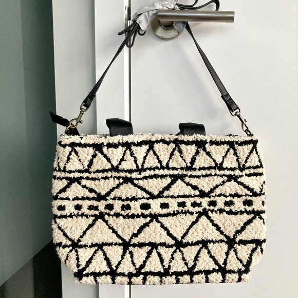 Soft, fluffy and Scandinavian inspired handbag - NWT - Picture 2 of 6